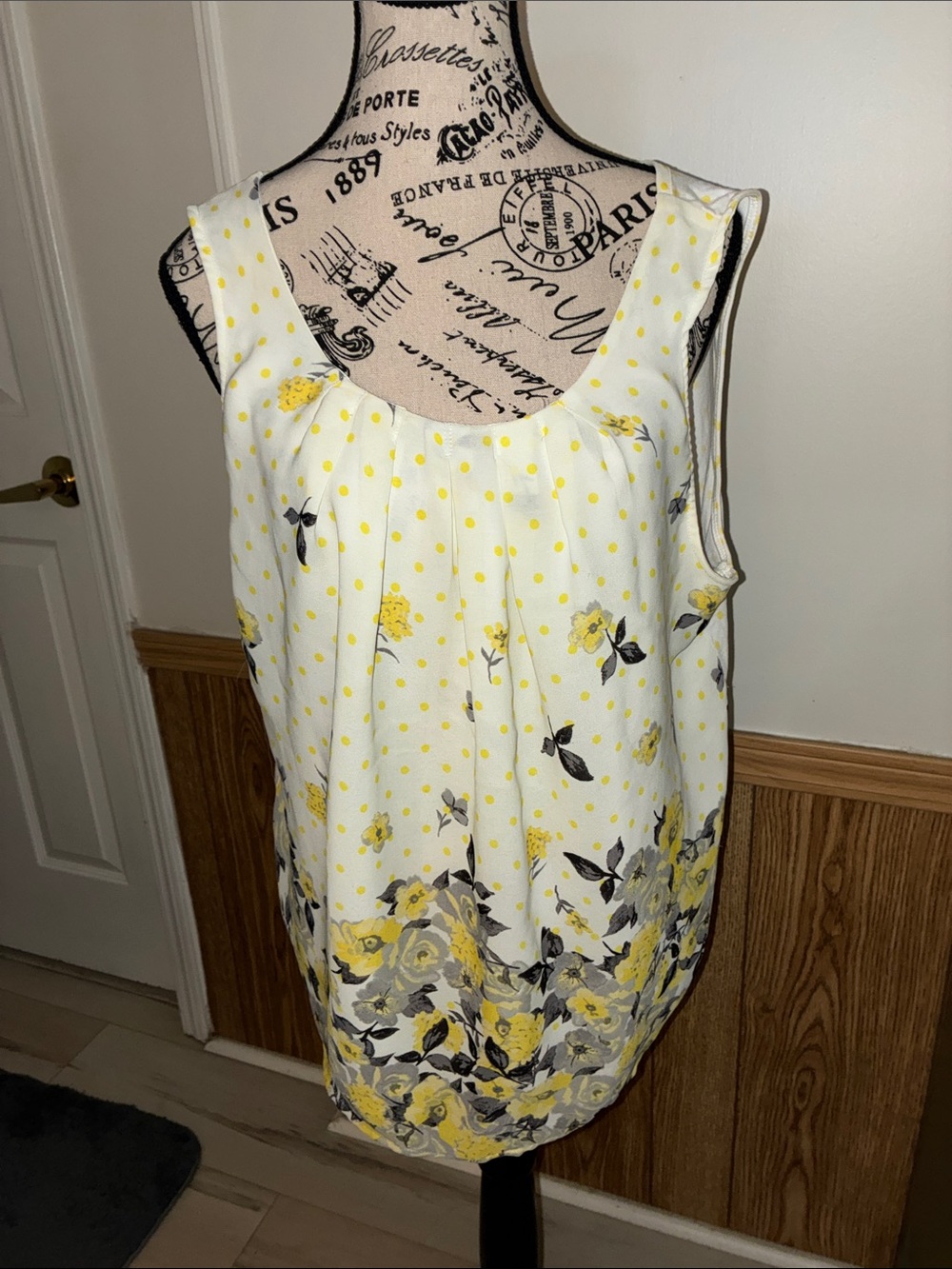 Elle Yellow Floral Front Polka Dot back Sleeveless Top XL Good condition!